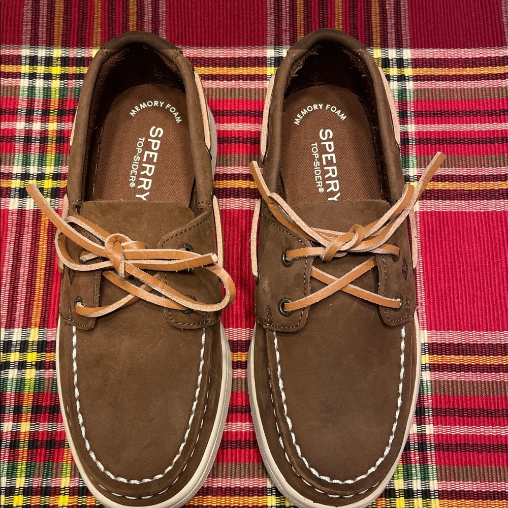 Boys Sperry boat shoes - NWT in original box. Size 1